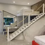 Villa Ray